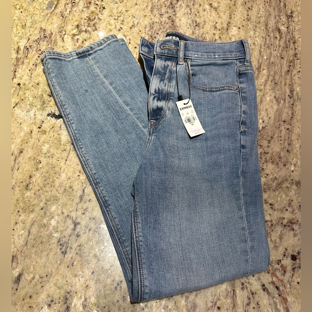 •NWT• Express Super High Rise Mom Jean